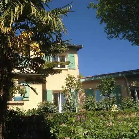 Le Relais Des Malettes D'hotes Bed & Breakfast 3*